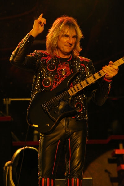 Judas Priest – Vor allem Halford ist vom Alter gezeichnet. – 