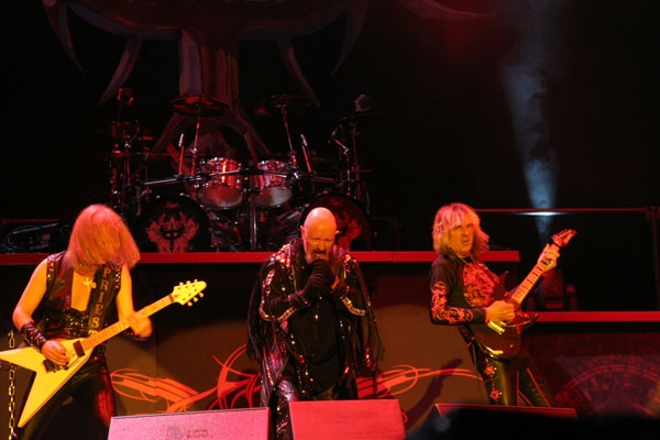 Judas Priest – Vor allem Halford ist vom Alter gezeichnet. – 