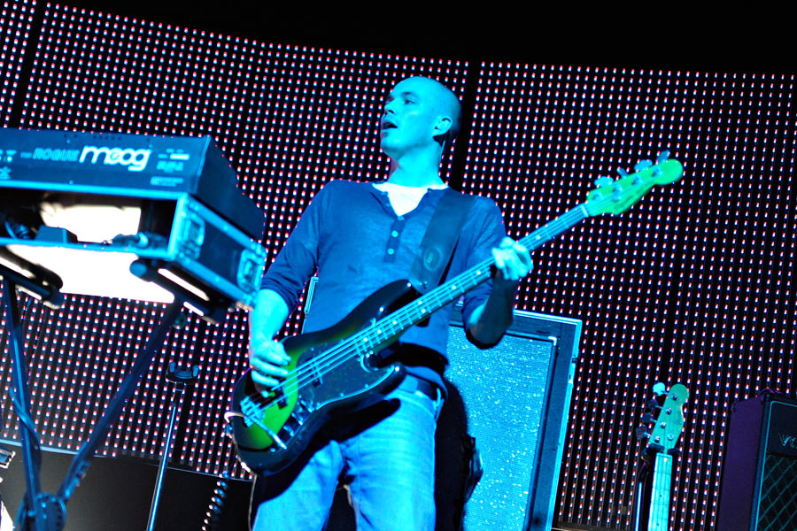 Juli – Andreas Dedi Herde am Bass.