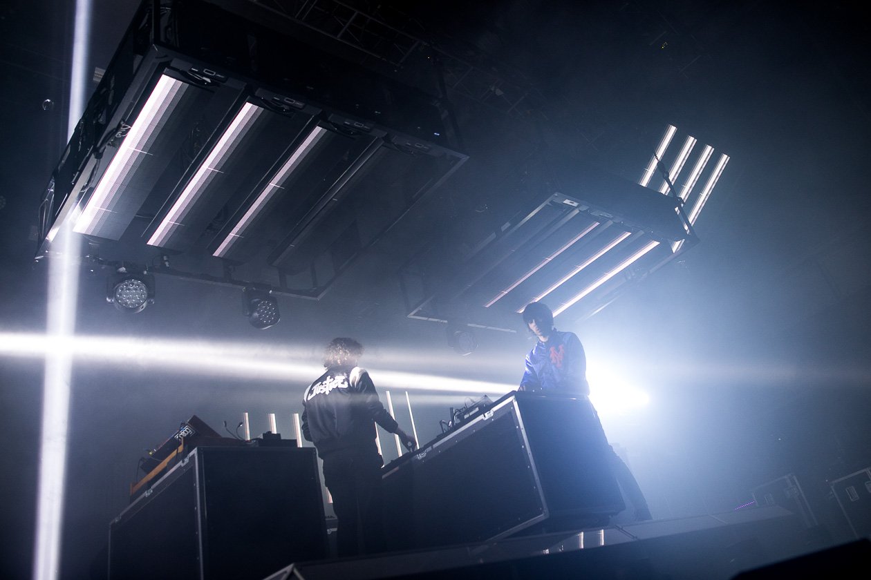 DIe französischen Dancestars vor 4.000 Fans. – Justice.