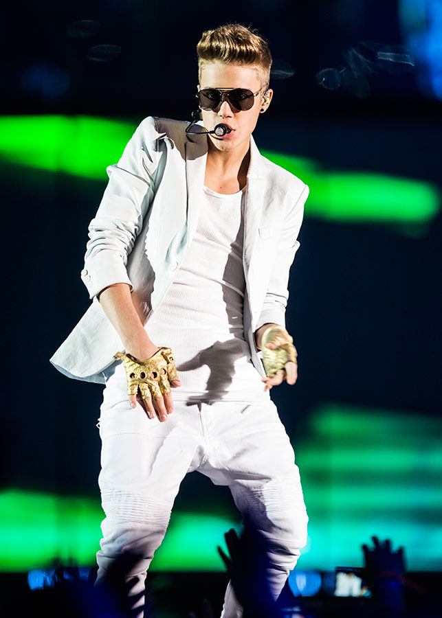Michael Jackson in klein und kreischende Girls. – Justin Bieber.