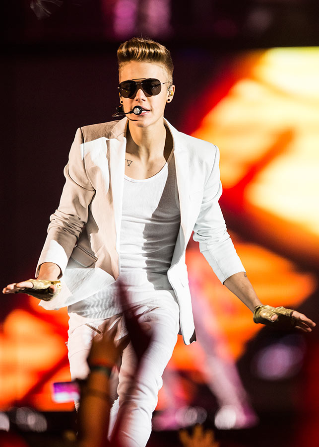 Michael Jackson in klein und kreischende Girls. – Justin Bieber.