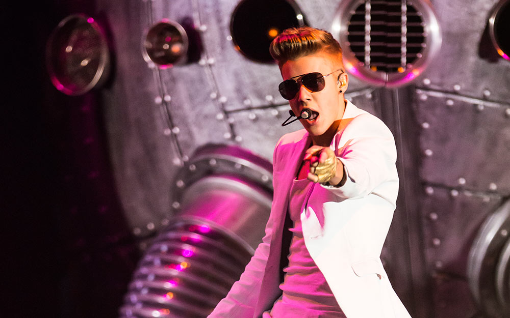 Michael Jackson in klein und kreischende Girls. – Justin Bieber.