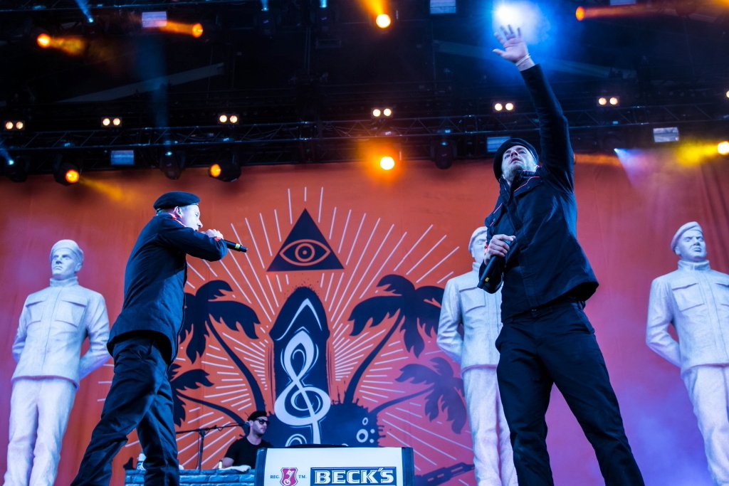 Die Rap-Junta übernimmt das Festivalgelände. – K.I.Z. auf der Bühne.