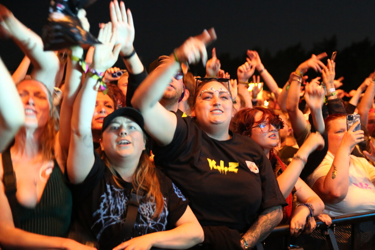 K.I.Z. – Die Berliner spielten quasi eine Releaseshow und waren für viele das Highlight am Festivalsamstag. – Fans.