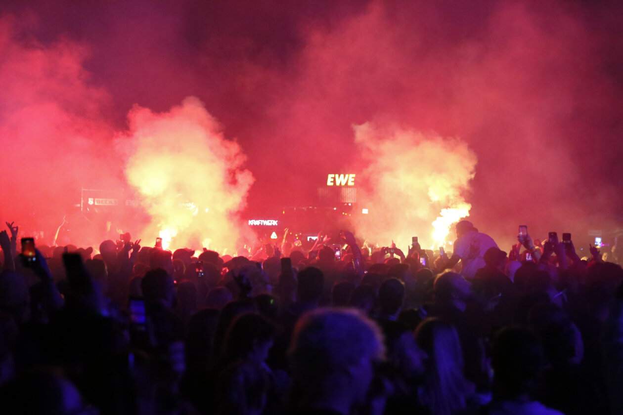 K.I.Z. – Die Berliner spielten quasi eine Releaseshow und waren für viele das Highlight am Festivalsamstag. – Fire!