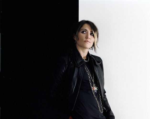 KT Tunstall, stylish  in Aktion. – Und KT nochmal nachdenklich.