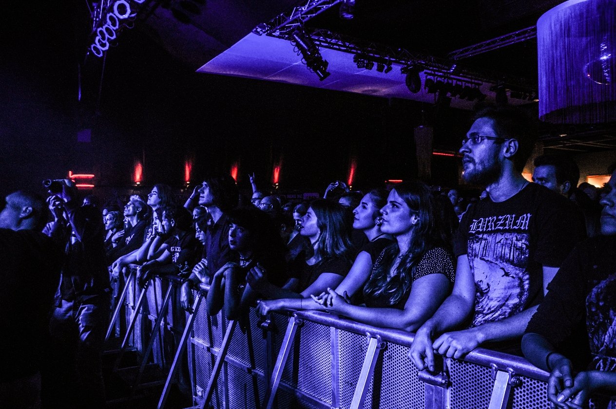 Katatonia – "The Fallen Hearts Of Europe": Die Schweden zelebrieren den Beginn der tristen Jahreszeit. – Das Publikum störts wenig …