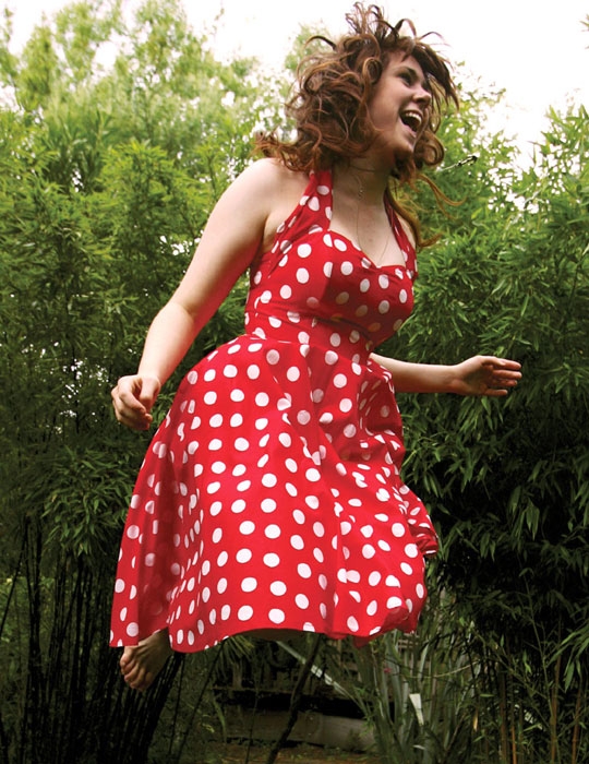 Der Shootingstar aus UK: Kate Nash. – Und hüpft vor Freude.