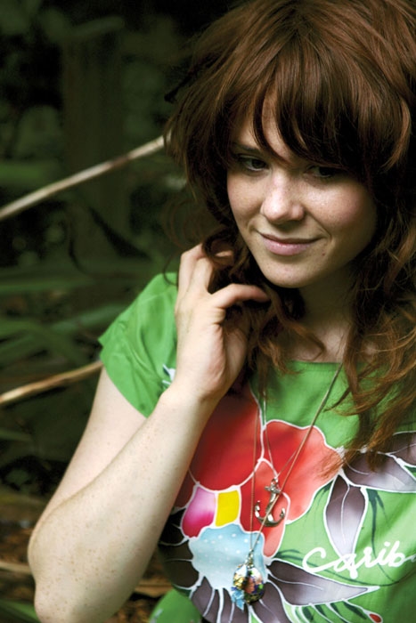 Der Shootingstar aus UK: Kate Nash. – ... unterschreibt sie bei Universal.