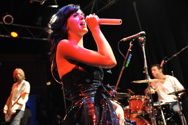 Die Mädchenküsserin live in der Werkstatt Köln 2008. – Katy Perry versteht sich auf eine ...