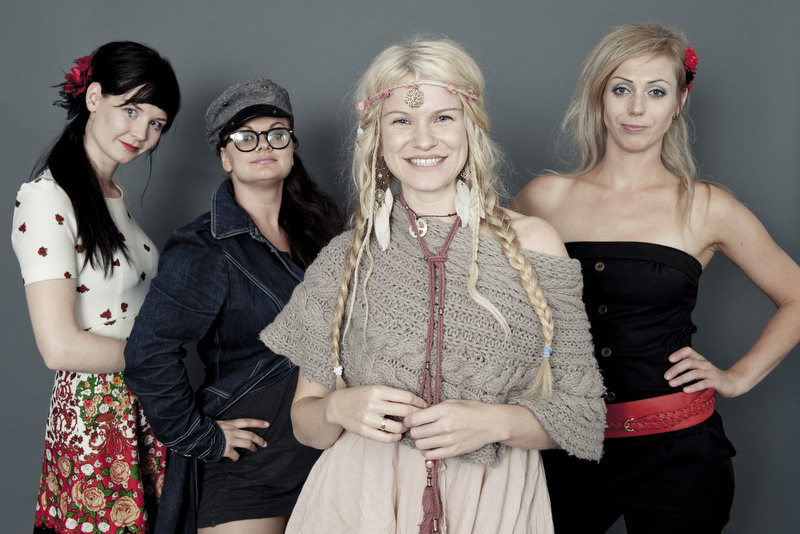 Katzenjammer – Wir baten die vier Norwegerinnen zum intimen Fototermin. – Und die Damen waren bestens gelaunt.