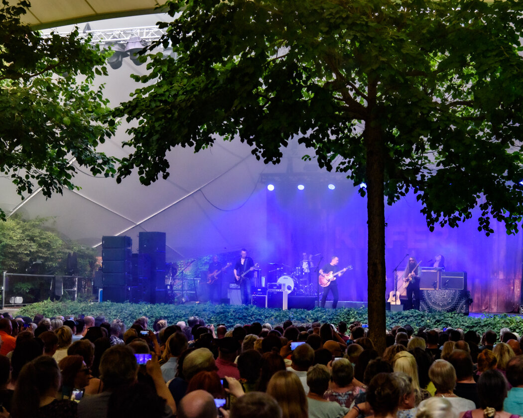 Kiefer Sutherland – Hollywood in Franken und ein volles Haus. – Serenadenhof.