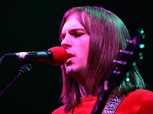 Kings Of Leon – Schnippschnapp, Bart ab! Zumindest teilweise ... – 