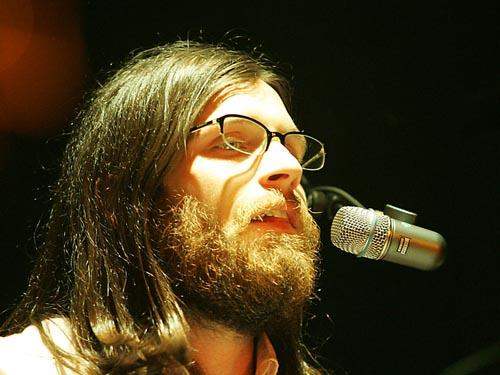 Kings Of Leon – Schnippschnapp, Bart ab! Zumindest teilweise ... – 