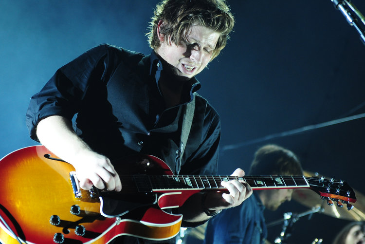 Kings Of Leon – Die Pfarrersbuben aus Nashville rocken das Palladium. – ... und feierte die Kings ausgiebig.