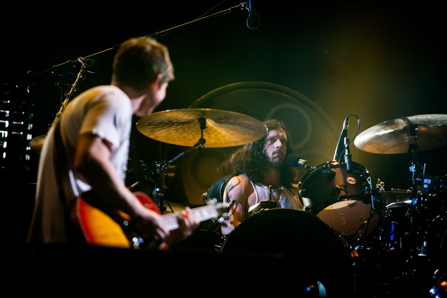 Headliner am Sonntag: Die Gebrüder Followill plus Cousin. – Kings Of Leon.