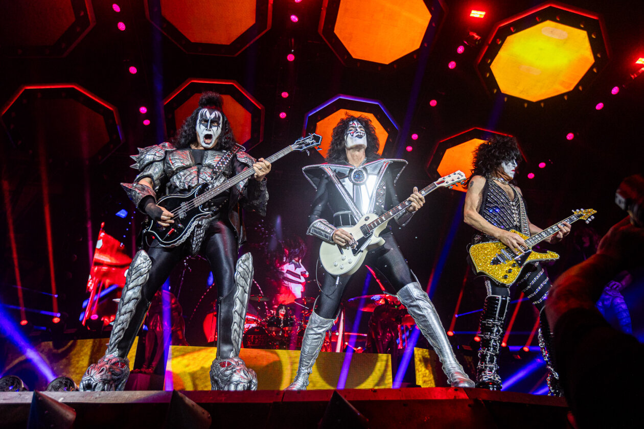 "End of the Road": Paul Stanley und Gene Simmons machen nach 50 Jahren Rockkarriere Schluss. Die Abschiedstour. – Kiss.