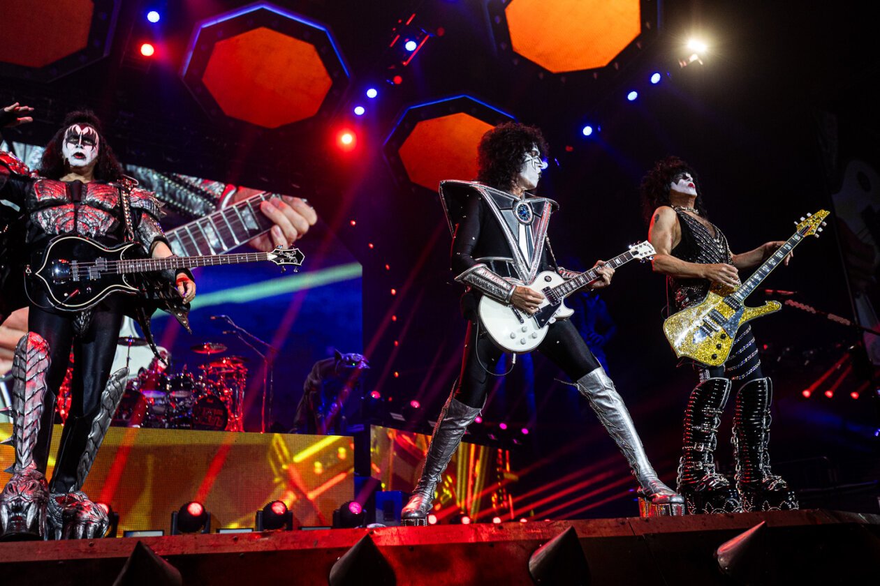 Kiss – Kiss.