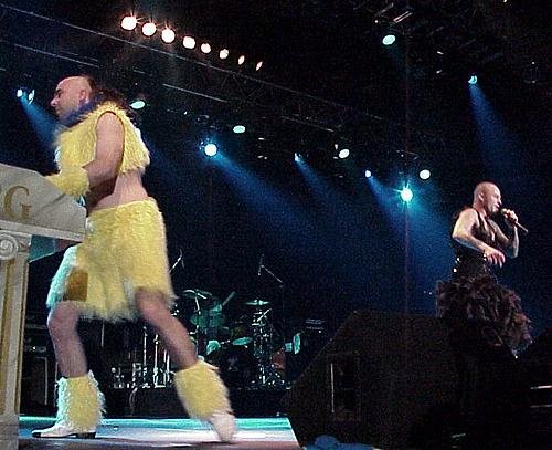 Knorkator beim 'Rock gegen rechte Gewalt 2001'. – 