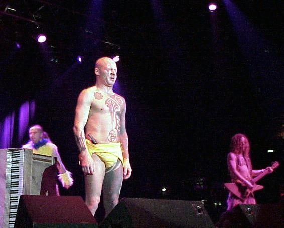 Knorkator beim 'Rock gegen rechte Gewalt 2001'. – 