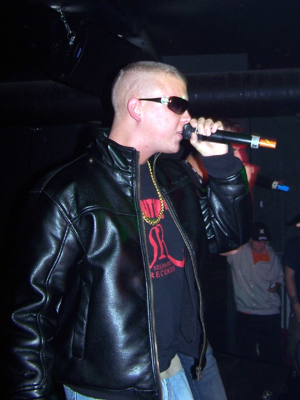 Kollegah auf der Bühne und backstage. – 