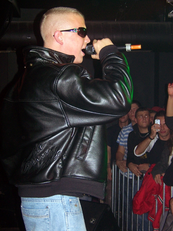 Kollegah auf der Bühne und backstage. – 