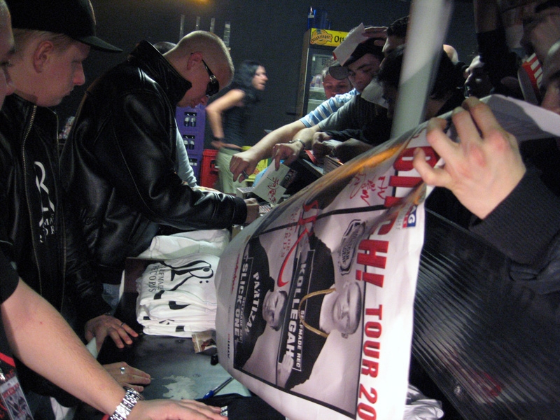 Kollegah auf der Bühne und backstage. – 