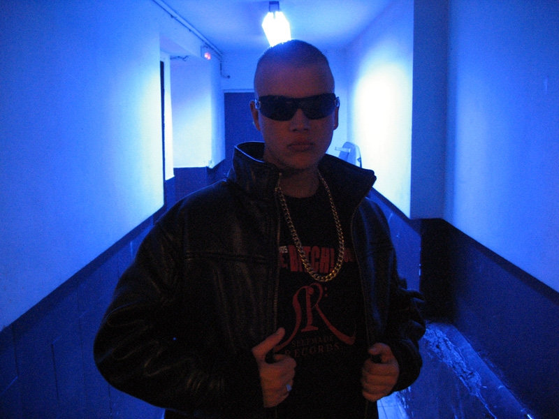 Kollegah auf der Bühne und backstage. – 