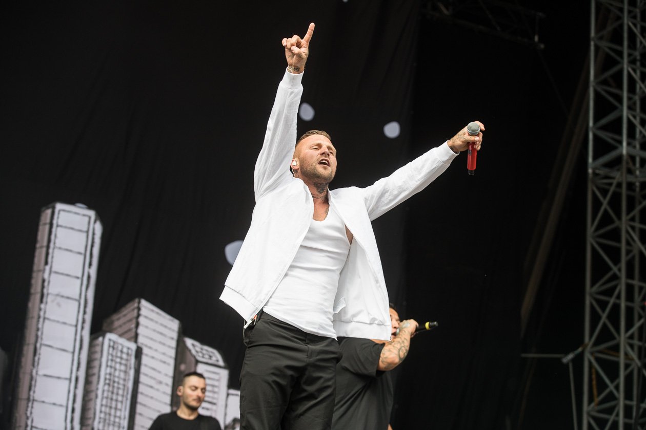 Mit anderen deutschen Hip Hop-größen live in Scheeßel. – Kontra K.
