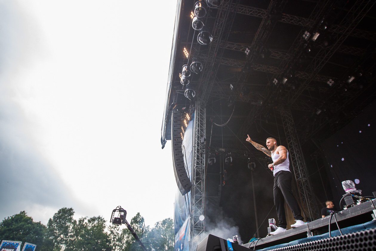 Mit anderen deutschen Hip Hop-größen live in Scheeßel. – Kontra K.