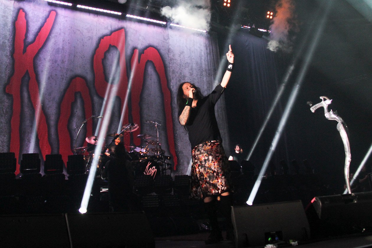 Jonathan Davis und Co. hatten in der Hauptstadt Heaven Shall Burn im Gepäck. – Korn.