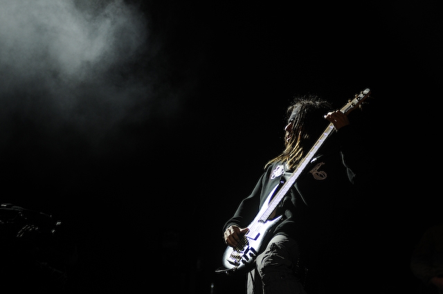 Immer wieder gern gesehen am Ring. Korn als Latenight-Act um 1:45 Uhr. – Düstere Stimmung, der Bass, ...