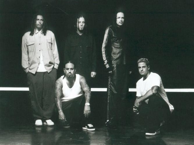 Korn – Die Band mit dem unverwechselbar bösen Sound vor der Kamera – 