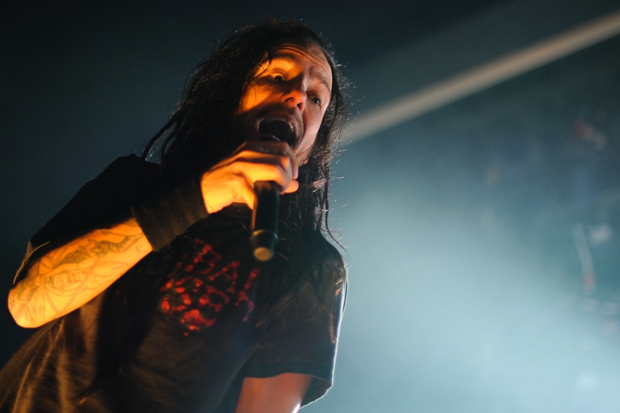 Korn – Jonathan Davis und Band hatten den Draht zum Publikum. – Cannibal Corpse auf der Brust: Jonathan.