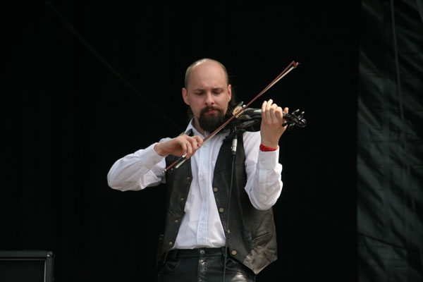 Korpiklaani – Wald- und Wiesen Metal auf der Festival Bühne. – 