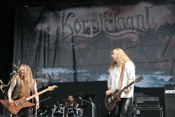 Korpiklaani – Wald- und Wiesen Metal auf der Festival Bühne. – 