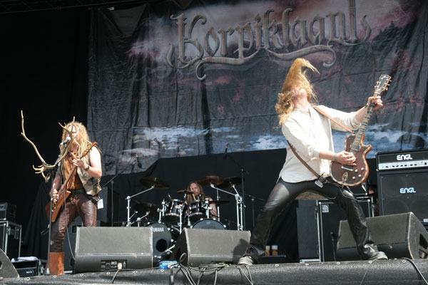 Korpiklaani – Wald- und Wiesen Metal auf der Festival Bühne. – 