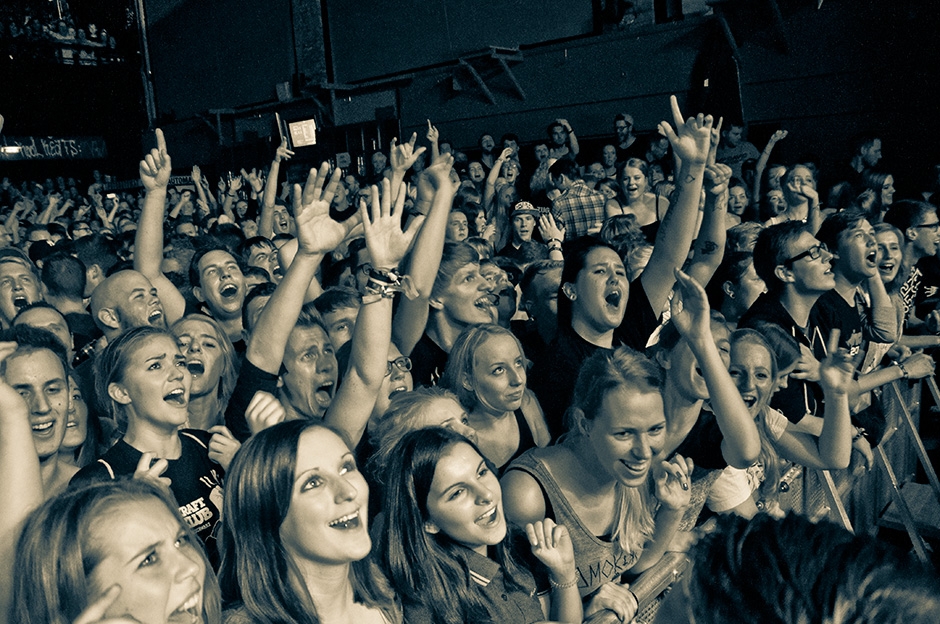 Kraftklub – Diesen Herbst noch auf ausverkaufter Clubtour, kommendes Jahr dann in den großen Hallen. – Noch mehr Fans (und junge Frauen).
