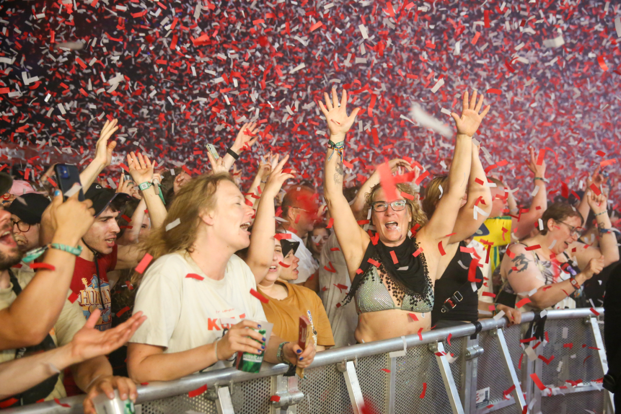 Die Chemnitzer waren einer der Festivalacts, auf die alle gewartet hatten. – Kraftklub.