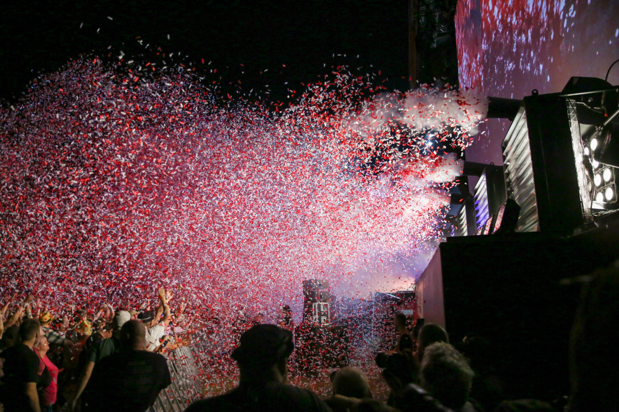 Die Chemnitzer waren einer der Festivalacts, auf die alle gewartet hatten. – Kraftklub.