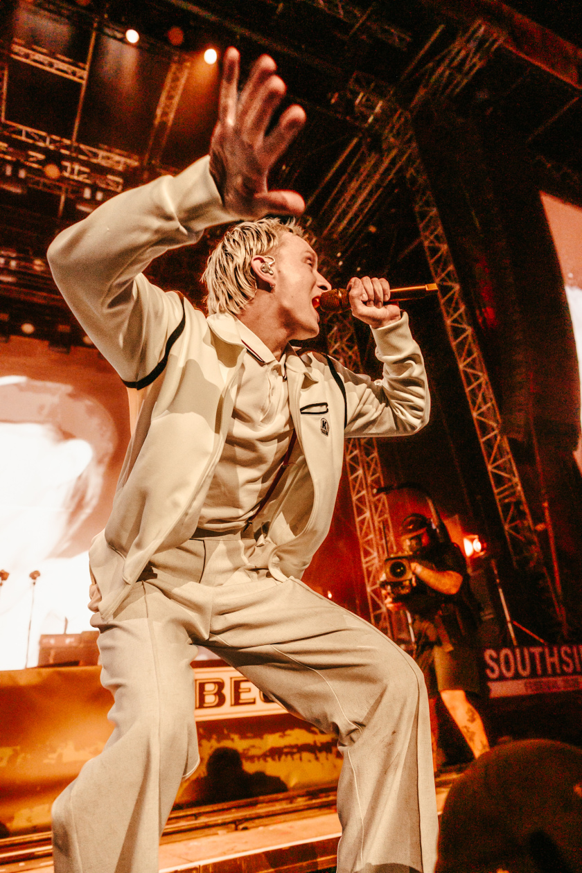 Die Chemnitzer waren einer der Festivalacts, auf die alle gewartet hatten. – Kraftklub.