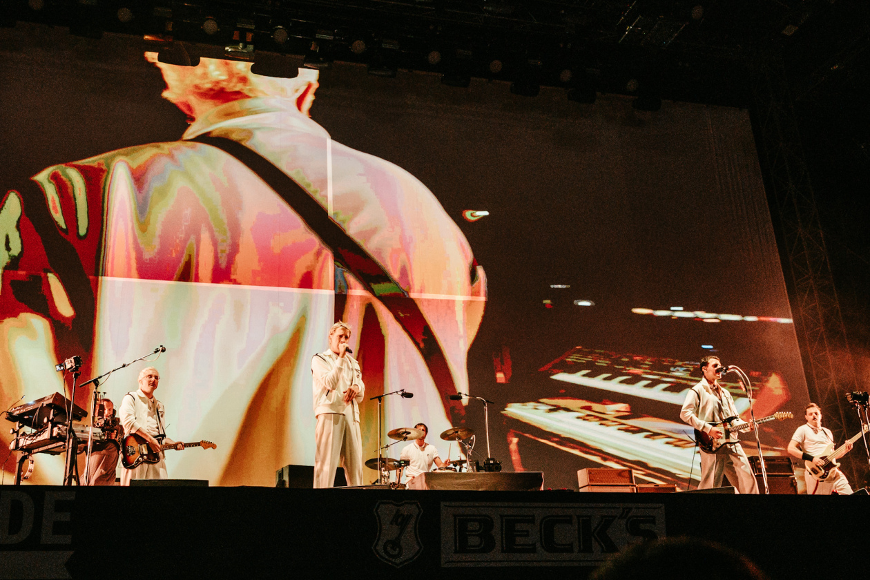 Die Chemnitzer waren einer der Festivalacts, auf die alle gewartet hatten. – Kraftklub.