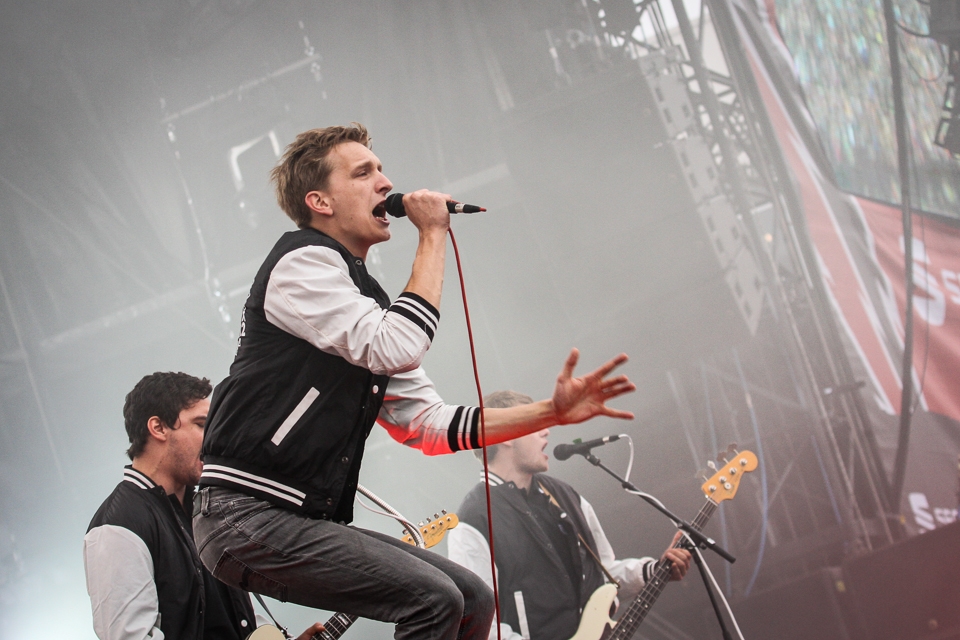 Beste Unterhaltung am Nachmittag. – Kraftklub beim Rock Am Ring 2013