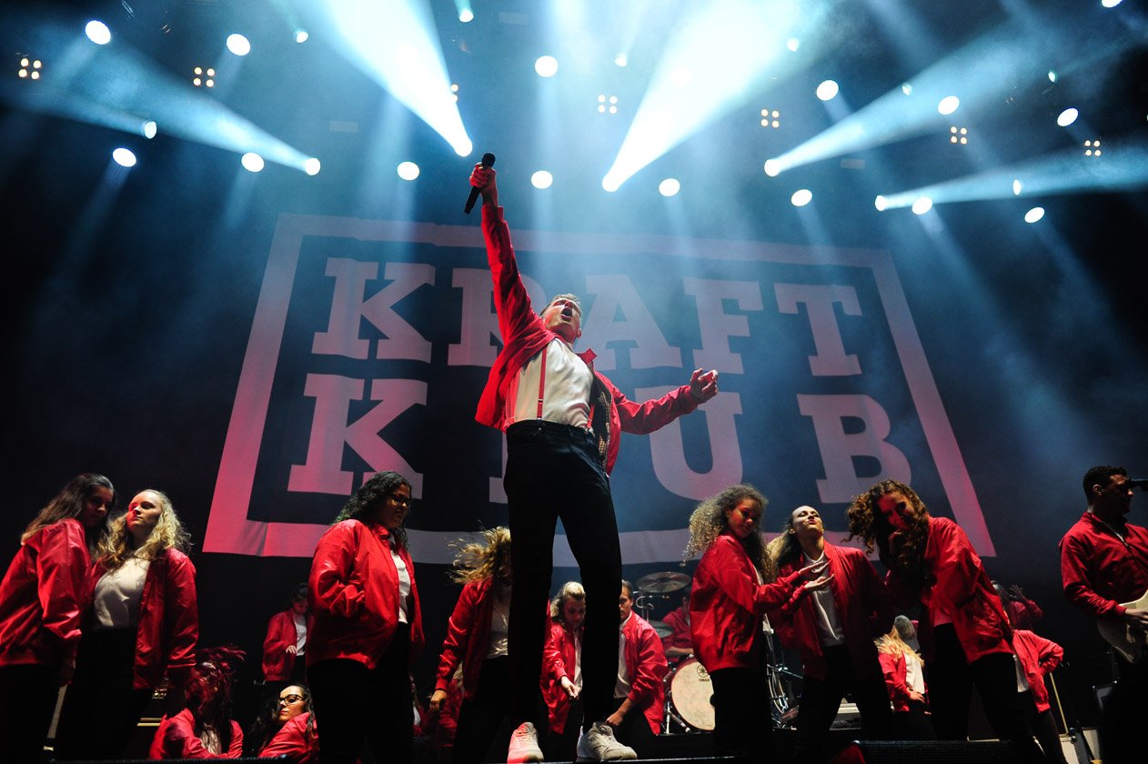 Ein Rock-Fest bei strömendem Regen. – Kraftklub!