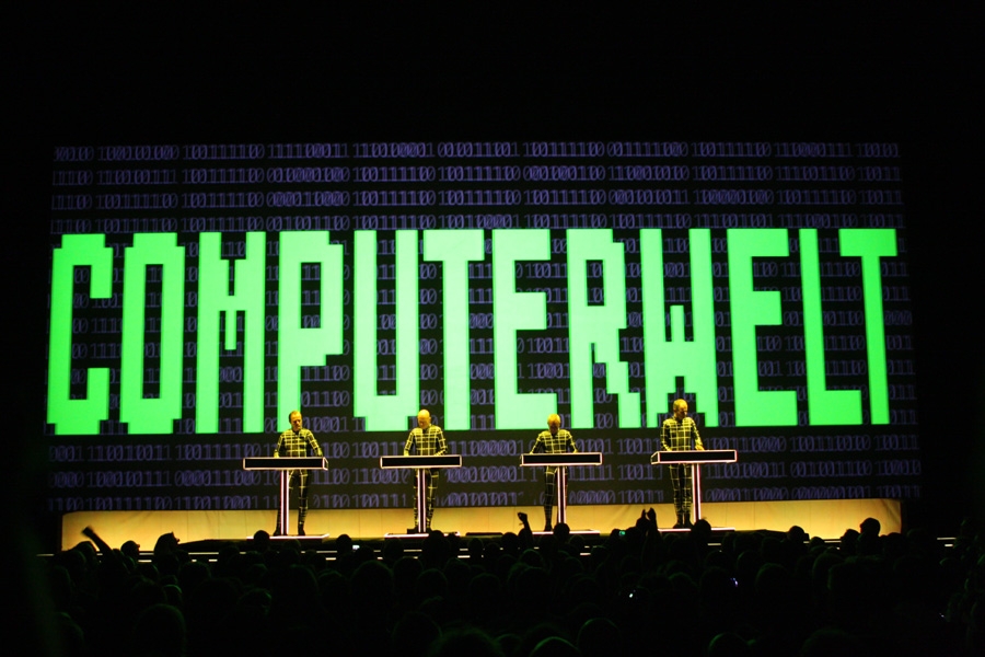 Kraftwerk gratulieren zum 25-jährigen Jubiläum der Institution. – Computerwelt.