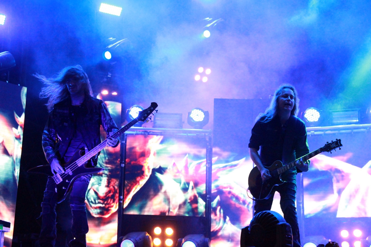 Mit fetter visueller Untermalung. – Kreator