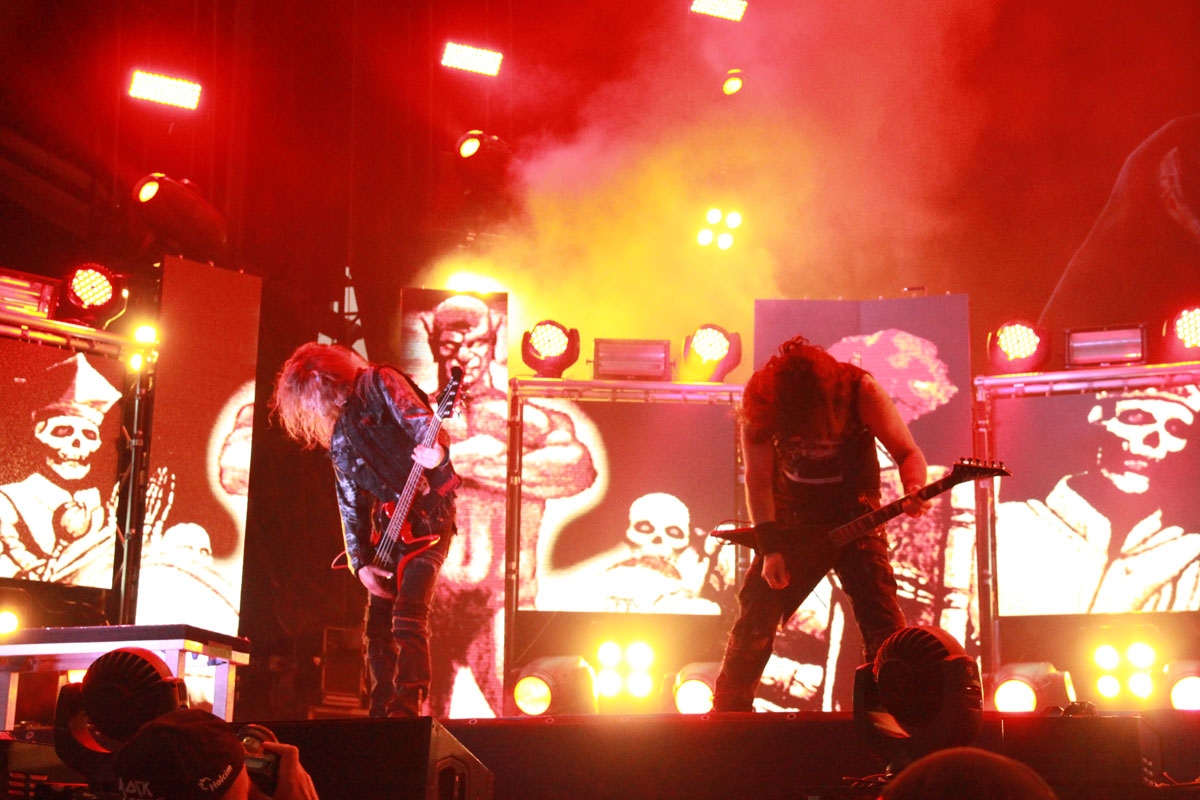 Mit fetter visueller Untermalung. – Kreator