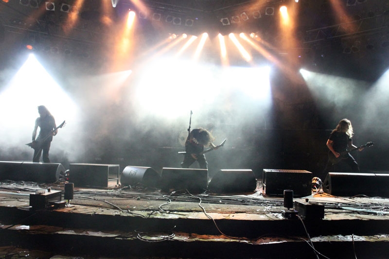 Auch mit geborgtem Equipment eine absolute Macht. – Kreator