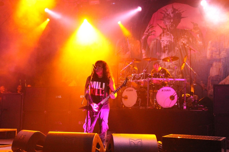Auch mit geborgtem Equipment eine absolute Macht. – Kreator